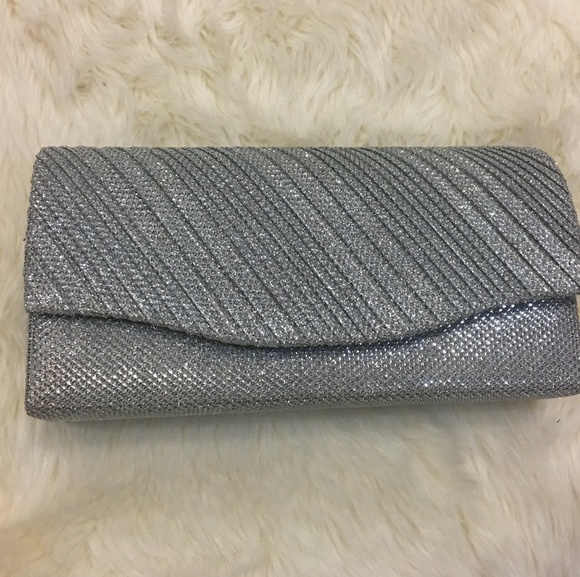 Handbags - Clutch